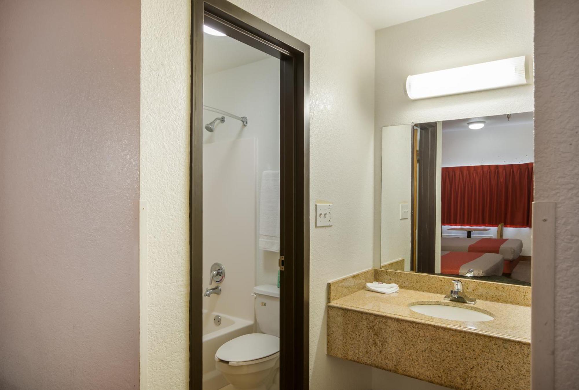 Americas Best Value Inn & Suites ฮัมเบิล ภายนอก รูปภาพ