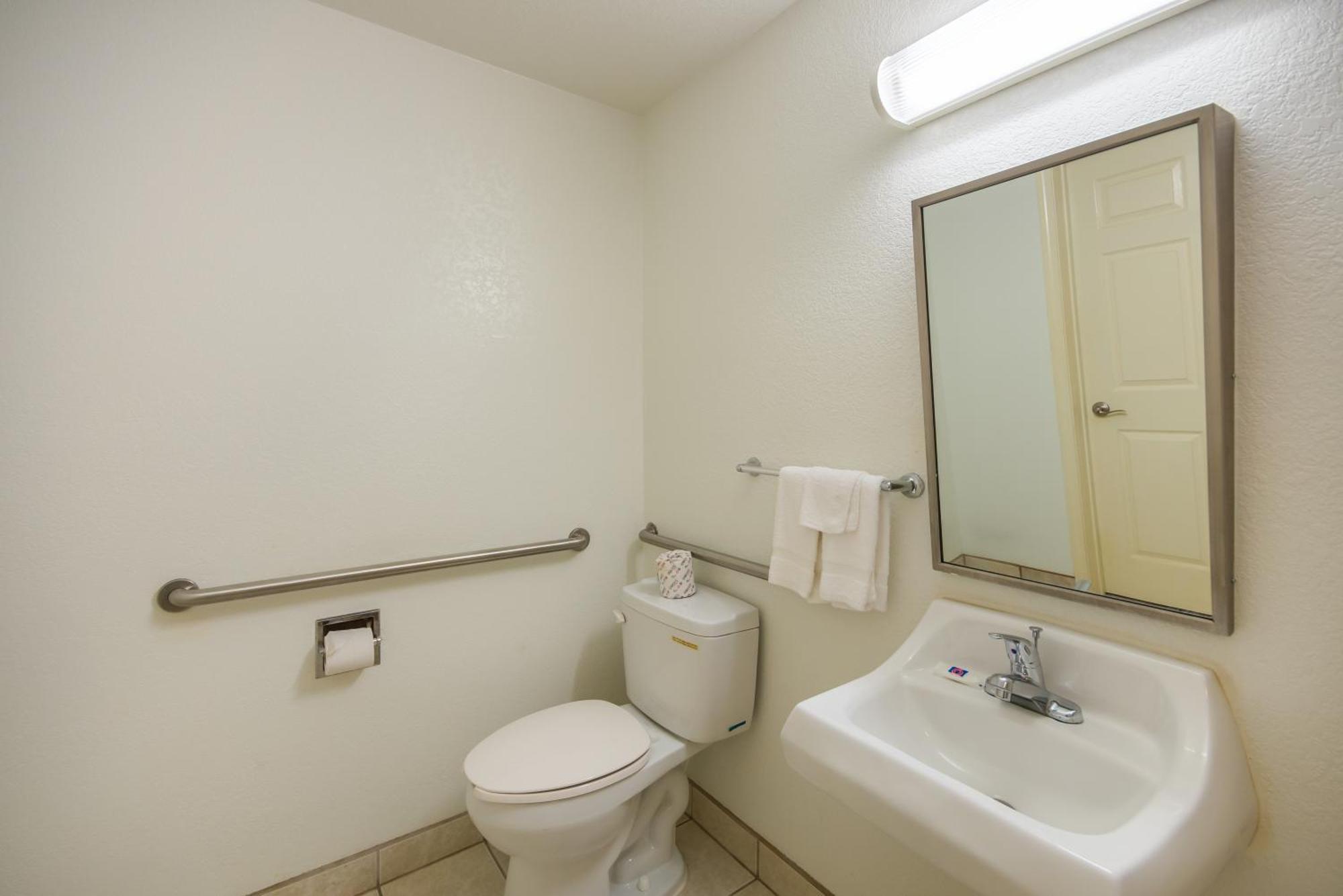 Americas Best Value Inn & Suites ฮัมเบิล ภายนอก รูปภาพ